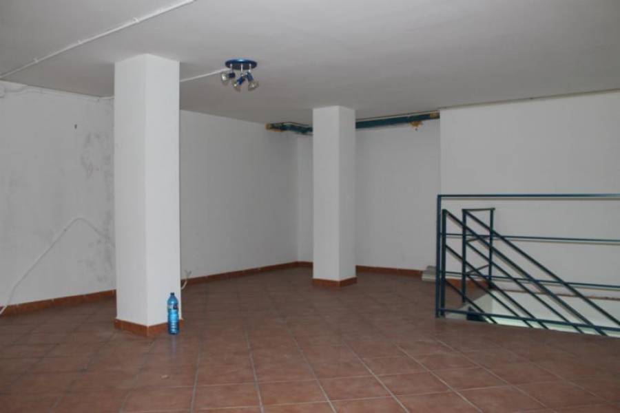 Immeuble residentiel dans Sant Andreu de la Barca, Barcelona à vendre Photo intérieure- Image 1 de 2