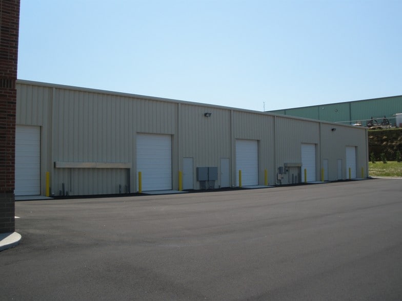 123 Poplar Pointe Dr, Mooresville, NC for lease - Building Photo - Image 3 of 39