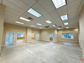 13700 W Irma Lee Ct, Lake Forest, IL à louer Photo intérieure- Image 2 de 5