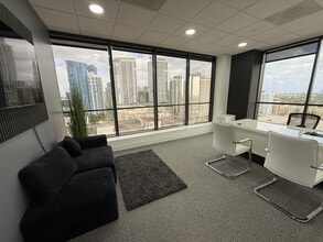 110 SE 6th St, Fort Lauderdale, FL à louer Photo intérieure- Image 1 de 3