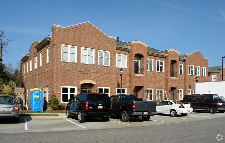 8311 Bandford Way, Raleigh, NC à louer - Photo du bâtiment - Image 3 de 22
