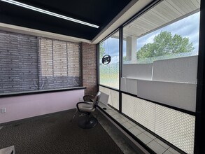 76 Derry Rd, Hudson, NH à louer Photo intérieure- Image 2 de 9