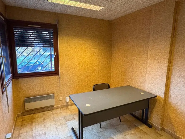 Office in Décines-Charpieu for lease - Interior Photo - Image 3 of 14