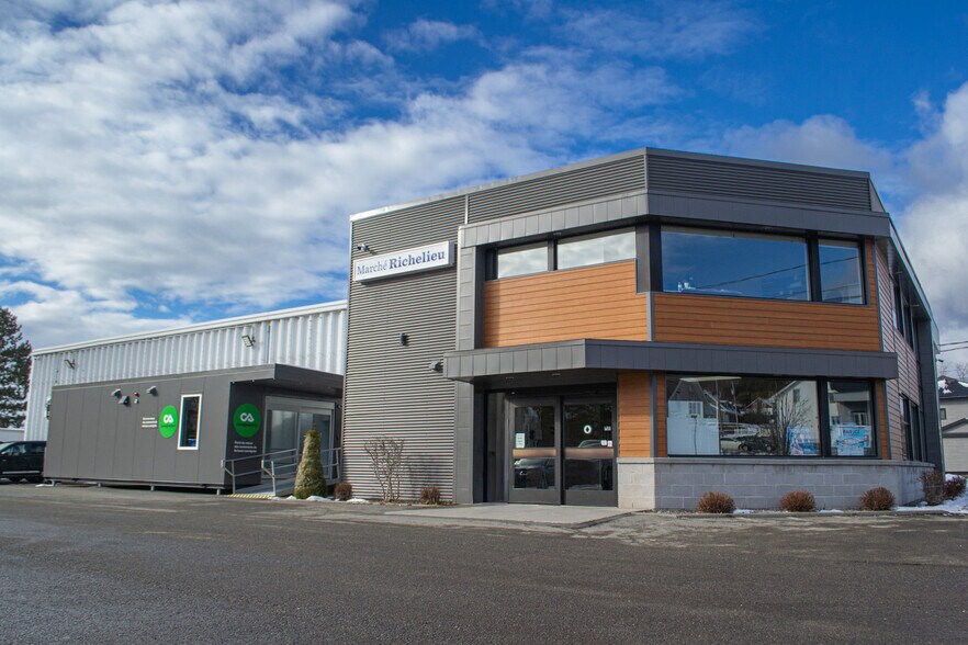 451 Rue Principale, Pohénégamook, QC à vendre - Photo du bâtiment - Image 3 de 10