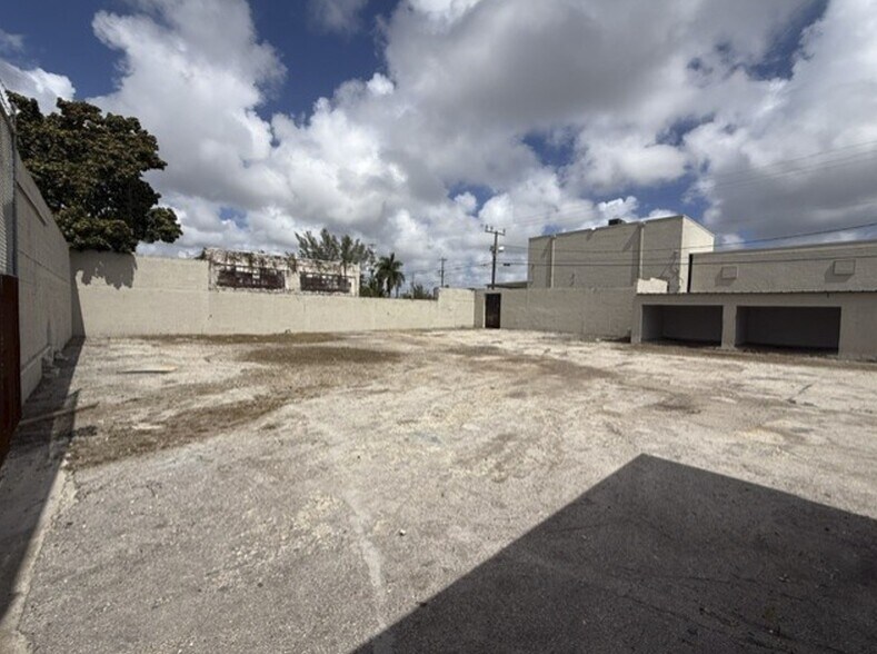 14041 NW 20th Ave, Opa-locka, FL à vendre - Photo du bâtiment - Image 2 de 9