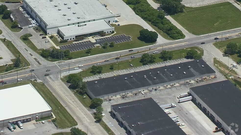 3250 N Post Rd, Indianapolis, IN à louer - Vidéo aérienne - Image 2 de 9