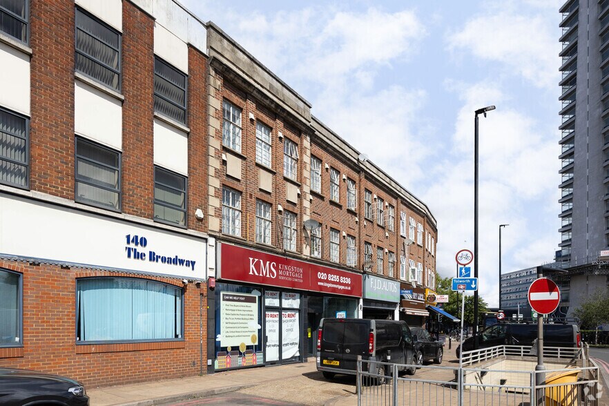 126-138 Tolworth Broadway, Surbiton à vendre - Photo principale - Image 2 de 19