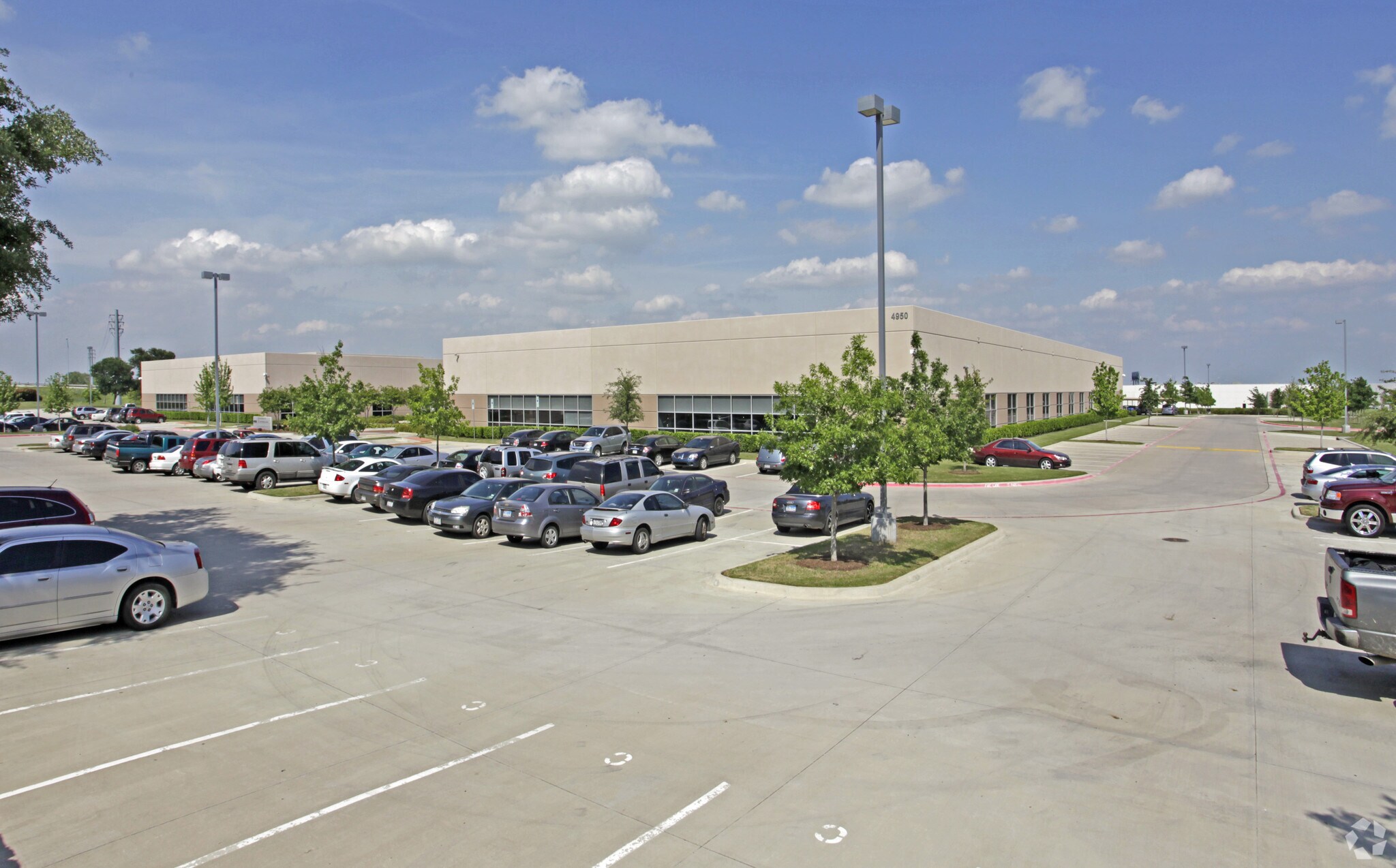 4950 Amon Carter Blvd, Fort Worth, TX à louer Photo du bâtiment- Image 1 de 6