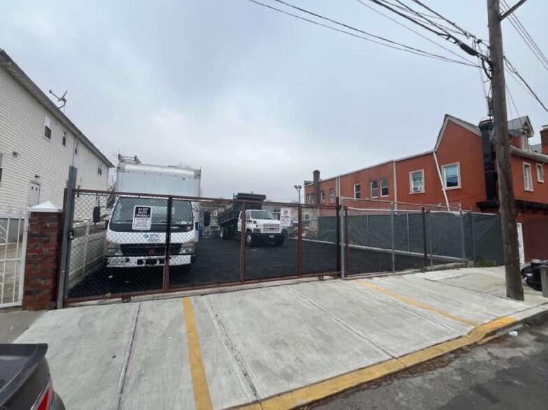 11024-11028 Merrick Blvd, Jamaica, NY à vendre - Photo du bâtiment - Image 3 de 8