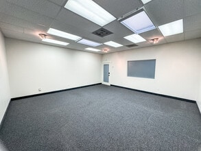 212 Main St, Seal Beach, CA for lease Interior Photo- Image 2 of 4