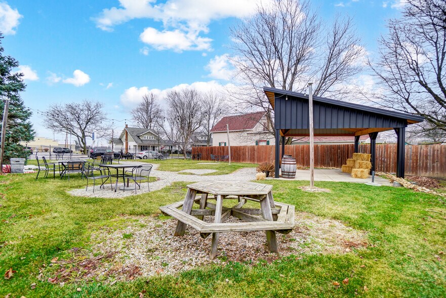 105 E Liberty St, Arlington, OH à vendre - Photo du bâtiment - Image 3 de 47