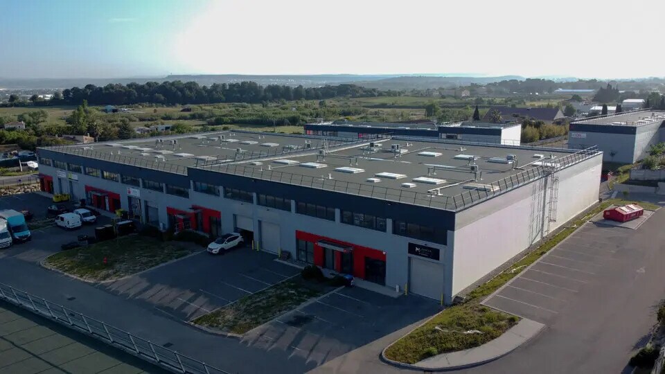 Flex in Gignac-la-Nerthe for lease Building Photo- Image 1 of 11