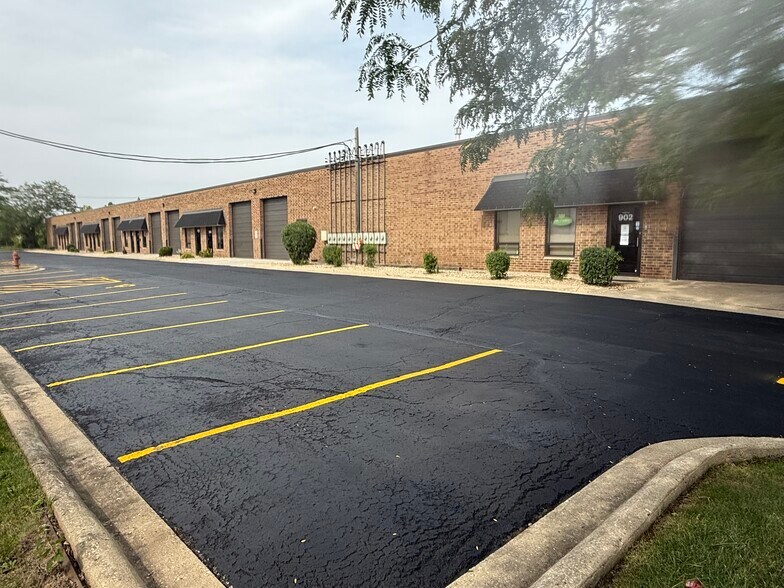 1670-1690 Wright Blvd, Schaumburg, IL à louer - Photo du bâtiment - Image 2 de 3