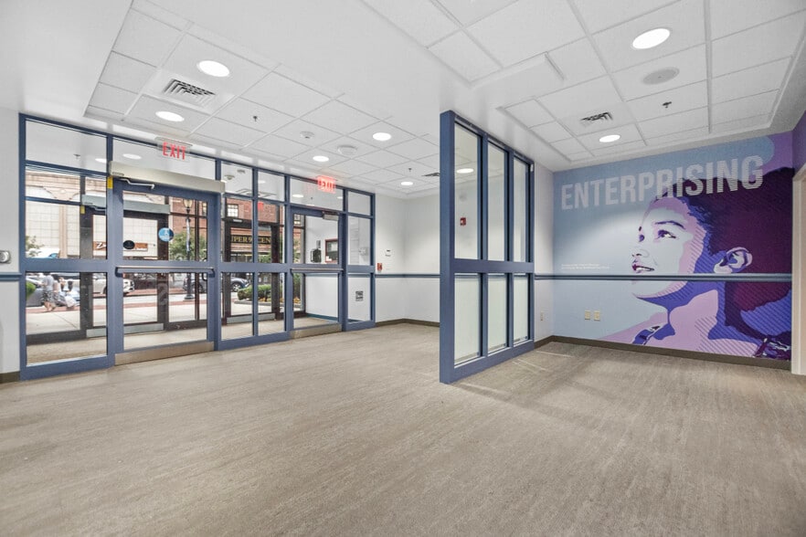 75 Pleasant St, Malden, MA for lease - Lobby - Image 3 of 4