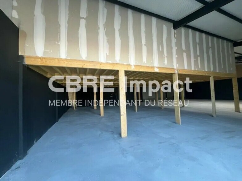 Retail in Bétheny for lease - Interior Photo - Image 2 of 9