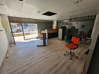 Plus de détails pour Multi-résidentiel à vendre