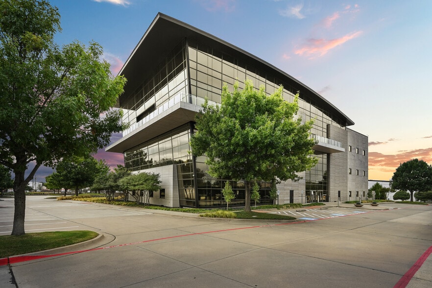 15505 Wright Brothers Dr, Addison, TX for lease - Building Photo - Image 1 of 18