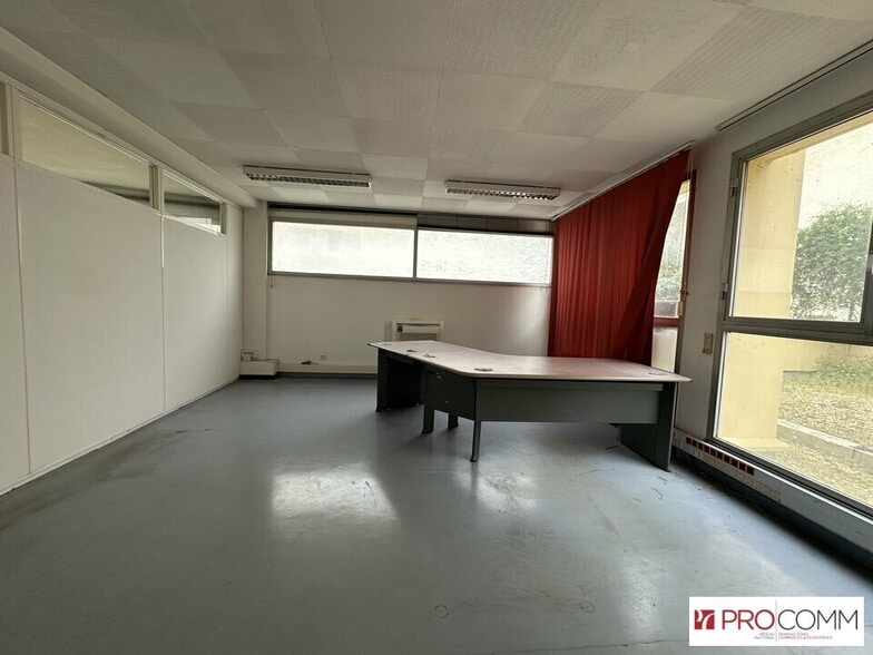 Office in Montpellier for lease - Interior Photo - Image 2 of 9