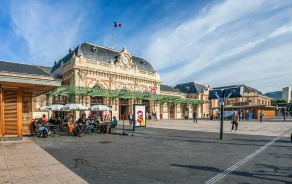 Commerce de détail dans Nice à vendre Photo du bâtiment- Image 1 de 2