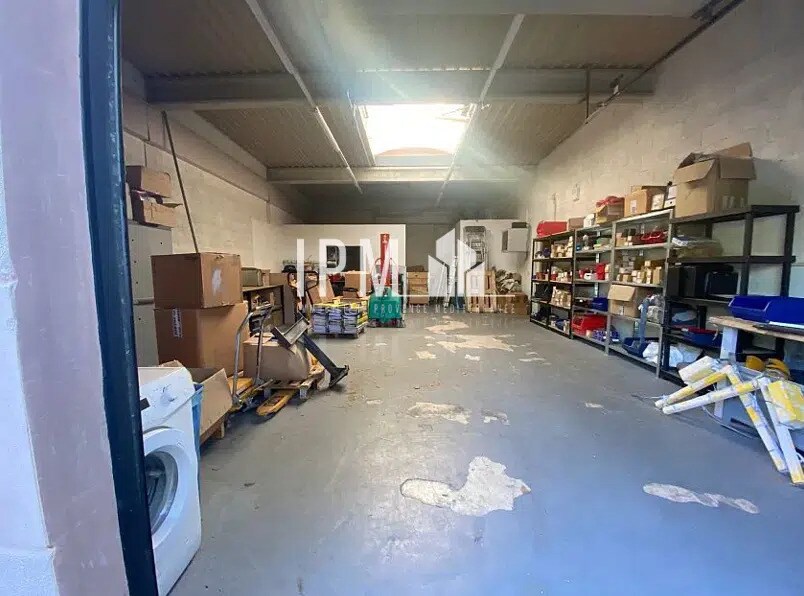 Flex in Vitrolles for lease Interior Photo- Image 1 of 6