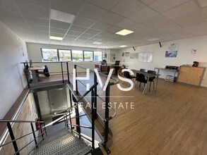 Industriel dans Éguilles à louer Photo intérieure- Image 1 de 3