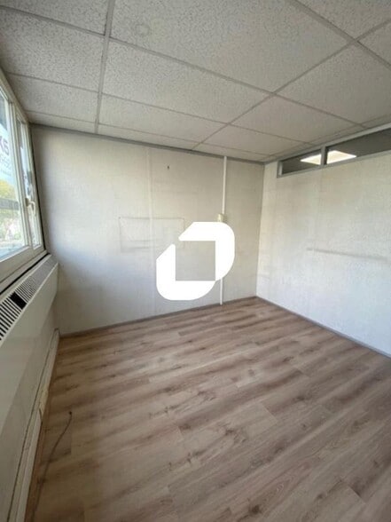 Office in Sèvres for lease - Interior Photo - Image 3 of 15