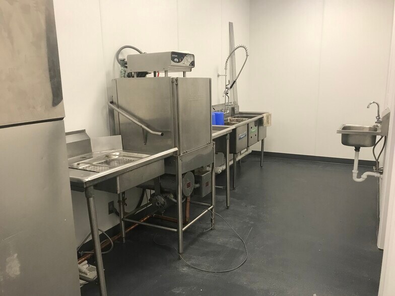 1015 Meriden Rd, Waterbury, CT à louer - Photo du bâtiment - Image 3 de 7