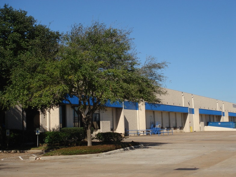 2155 Silber Rd, Houston, TX for lease - Building Photo - Image 2 of 2