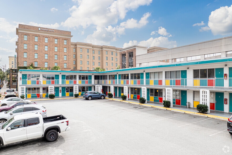 611 W Oglethorpe Ave, Savannah, GA for sale - Building Photo - Image 3 of 22