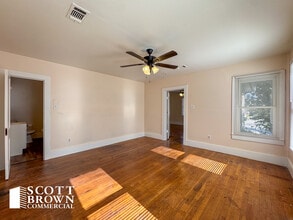 821 N Locust St, Denton, TX à louer Photo intérieure- Image 1 de 6