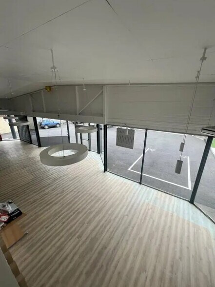 Retail in Saint-Orens-de-Gameville for lease - Interior Photo - Image 3 of 5