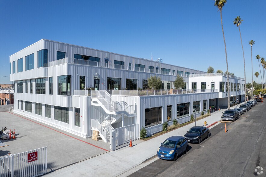 3609 S 10th Ave, Los Angeles, CA à louer - Photo du bâtiment - Image 3 de 3