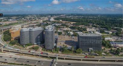 2950 N Loop Fwy W, Houston, TX - aerial  map view