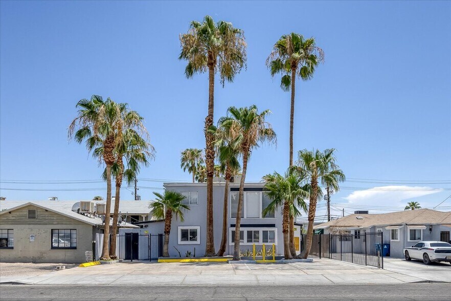 319 S 10th St, Las Vegas, NV à vendre - Photo du bâtiment - Image 2 de 24