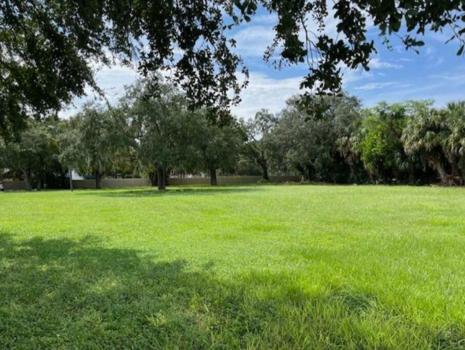 900 Starkey Rd, Largo, FL à vendre Photo du bâtiment- Image 1 de 27