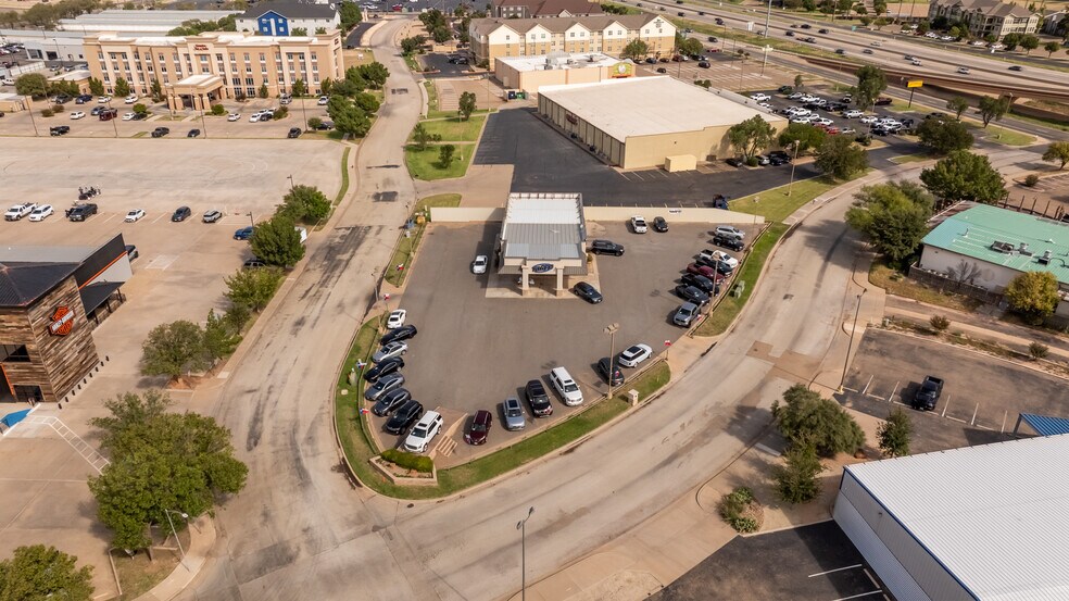 5610 58th St, Lubbock, TX à vendre - Photo du bâtiment - Image 3 de 7