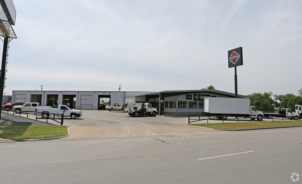 5000 Airport Fwy, Haltom City, TX for sale - Building Photo - Image 1 of 1