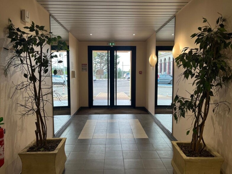 11 Boulevard De La Grande Thumine, Aix-en-Provence à louer - Hall d’entrée - Image 3 de 12