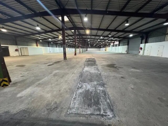 Industrial in Le Muy for lease - Building Photo - Image 2 of 6