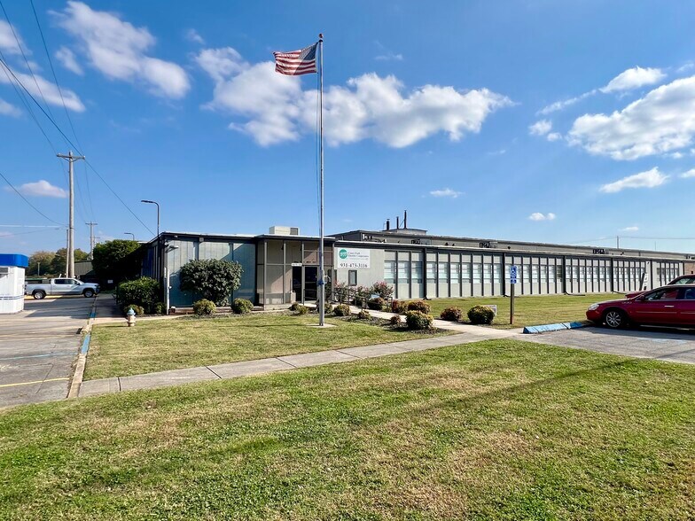 204 Red Rd, McMinnville, TN à louer - Photo du bâtiment - Image 1 de 12