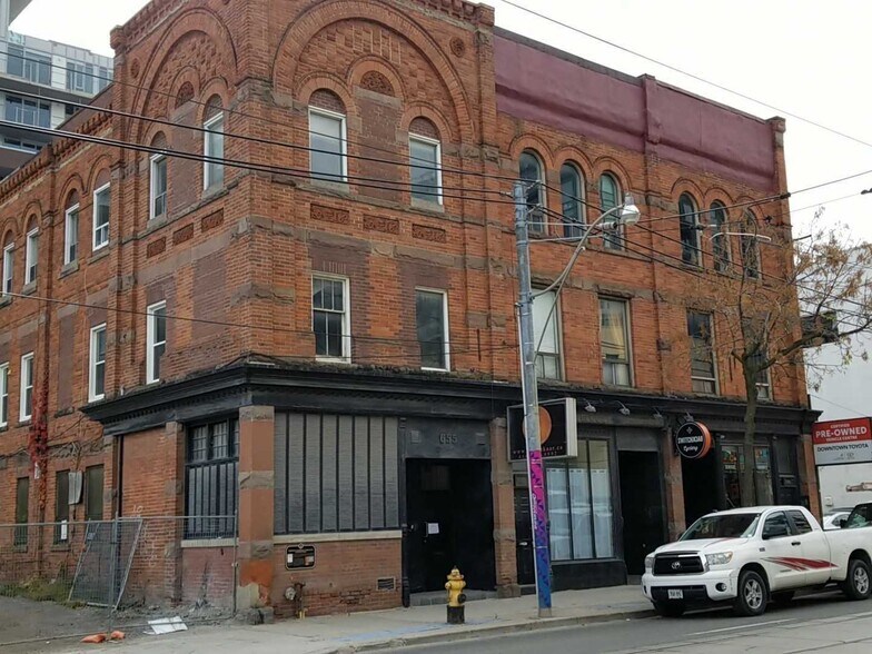 655 Queen St E, Toronto, ON for sale - Primary Photo - Image 1 of 1