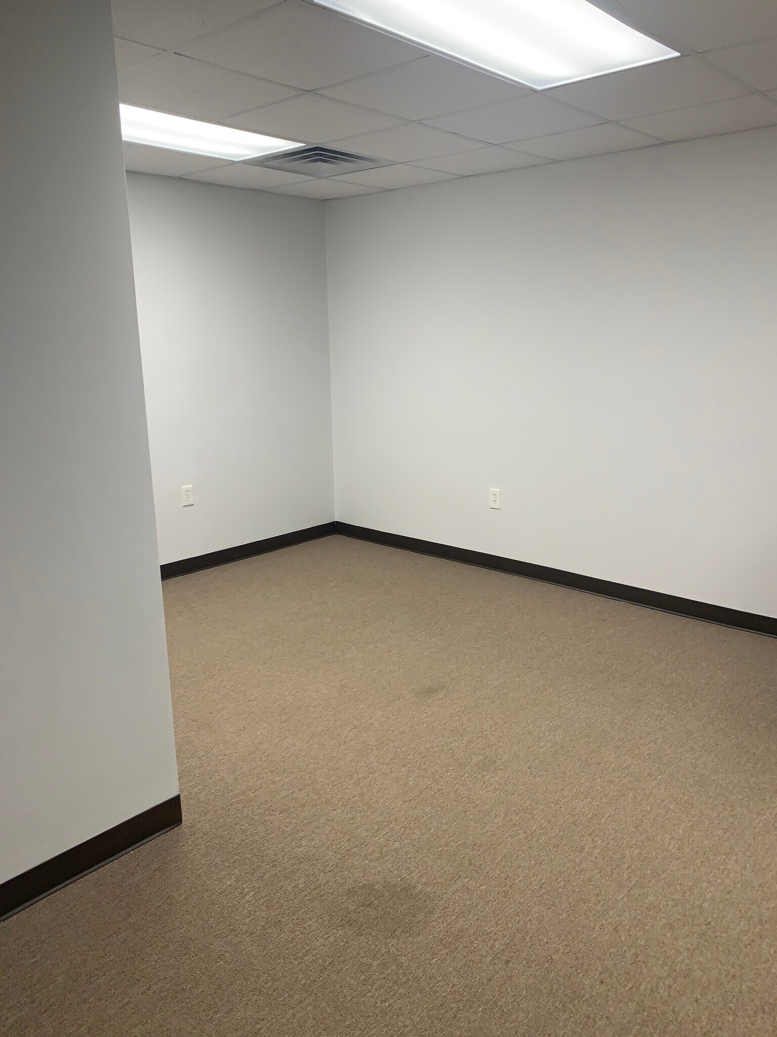 107 Imperial Blvd, Hendersonville, TN for lease Building Photo- Image 1 of 9