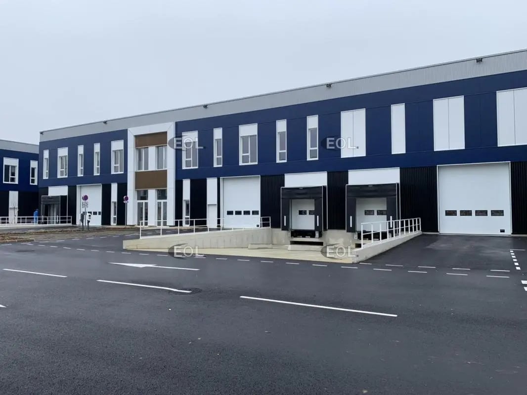 Flex in Moissy-Cramayel for lease Building Photo- Image 1 of 10
