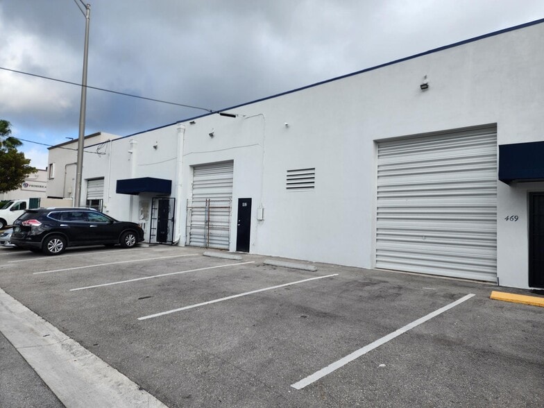 460 W 84th St, Hialeah, FL à louer - Photo du bâtiment - Image 1 de 7