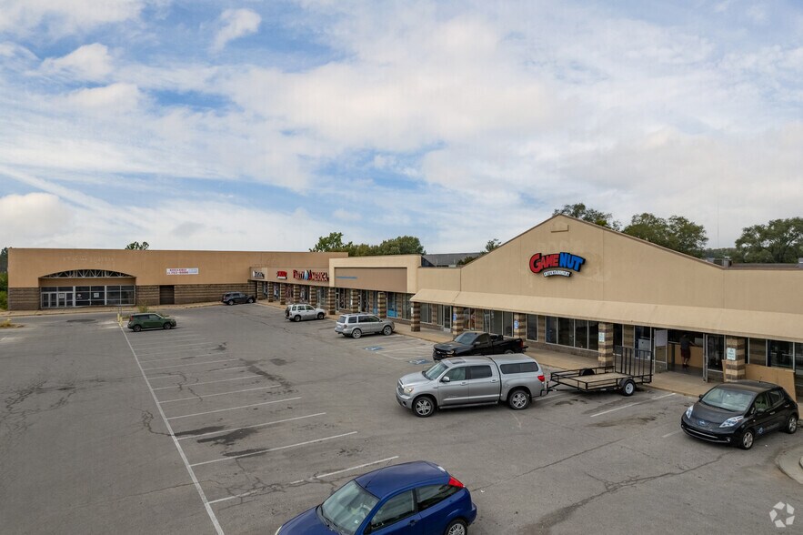 2329 S Iowa St, Lawrence, KS à vendre - Photo du bâtiment - Image 3 de 9