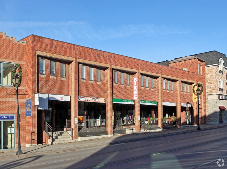 15150 Yonge St, Aurora, ON à vendre - Photo principale - Image 1 de 1