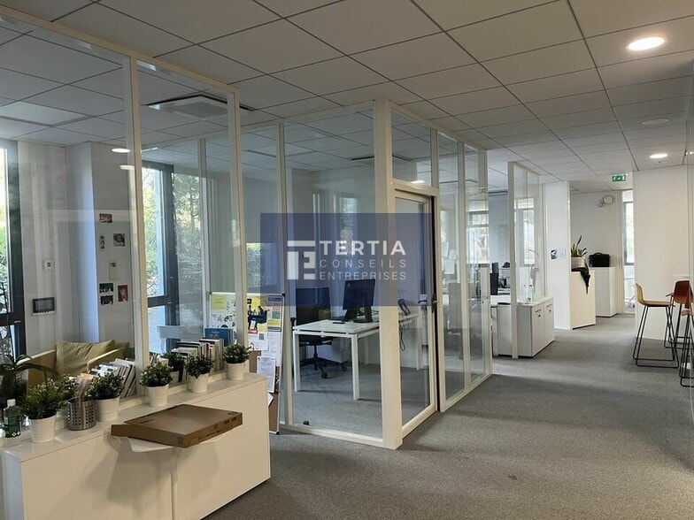 Office in Montpellier for lease - Interior Photo - Image 2 of 9