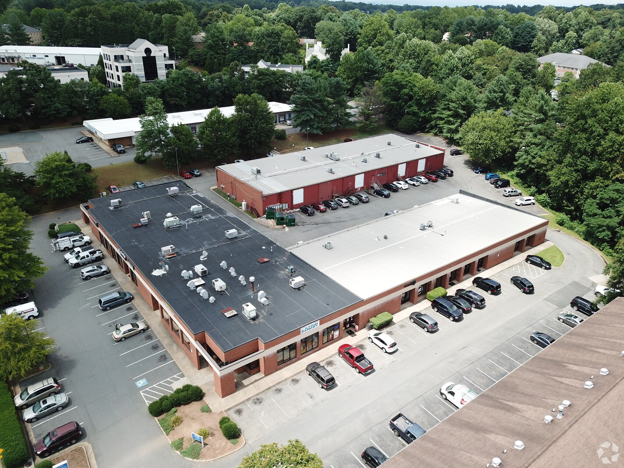 370-386 Greenbrier Dr, Charlottesville, VA à vendre Photo principale- Image 1 de 1