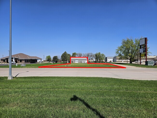 Plus de détails pour 1204 W Cedar St, Beresford, SD - Flex à vendre