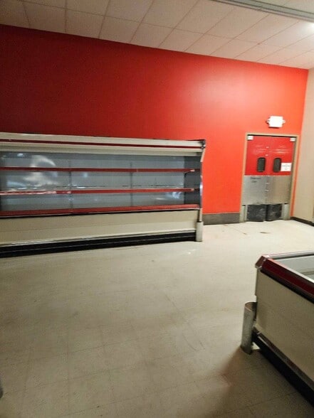 330-390 W Columbus Rd, Corry, PA for lease - Interior Photo - Image 3 of 4